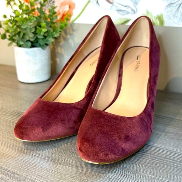 Spring Red Velvet Pumps - Picture 3 of 9